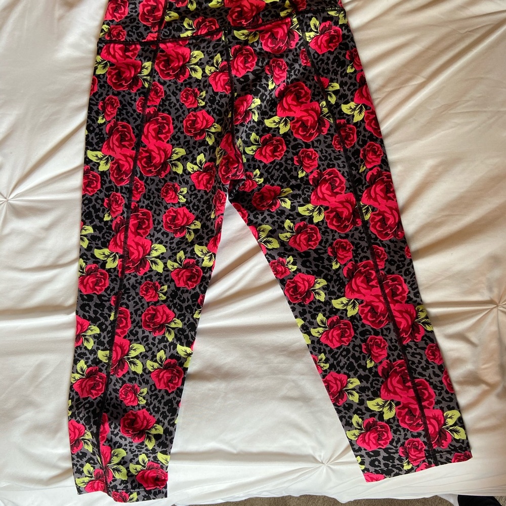 Betsey Johnson Performance Cropped Workout Pants